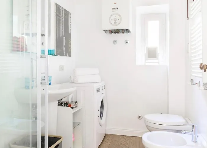 Appartamento Principe House, Rome, 3 Bedroom 2 Bath, Elegant Full Of Light